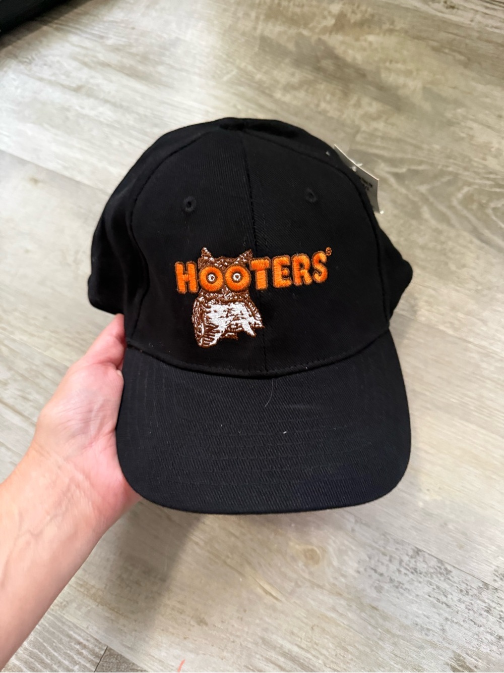 Brand new m/L flex fit hooters owl logo hat
